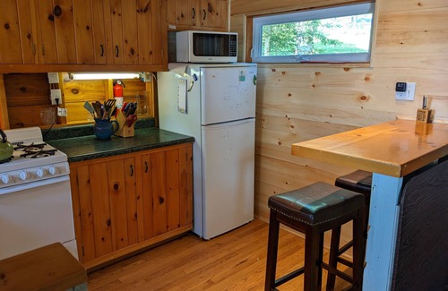 Brooksville Cabin | Driftwood Cottage; cozy oceanfront, 2 Kayaks, Wood Stove, Porch, Sunsets.