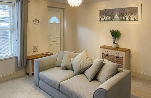 Hopton House | Driftwood Cottage