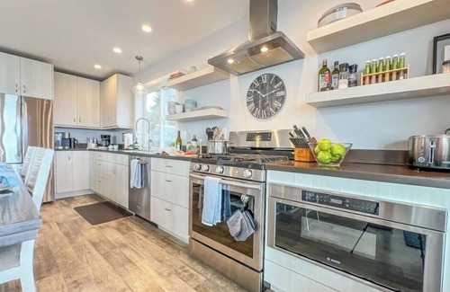 Lummi Island House | Driftwood Dreams: Beautiful Views! Cozy for Fall
