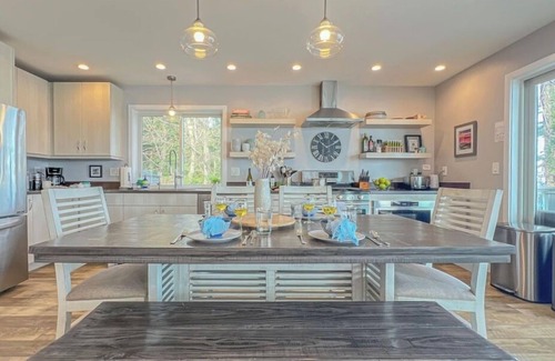 Lummi Island House | Driftwood Dreams: Beautiful Views! Cozy for Fall