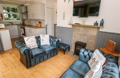 Roch Cottage | DRIFTWOOD, family friendly, with a garden in Roch