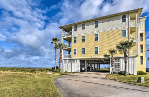 Red Fish Cove Apartment | 'driftwood' Galveston Resort Escape w/Deck & View
