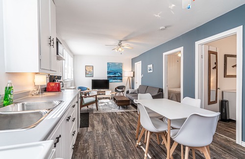 Southampton Apartment | Driftwood Haus