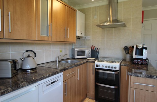 Freshwater House | Driftwood Heart Bungalow located near the beach & open countryside.