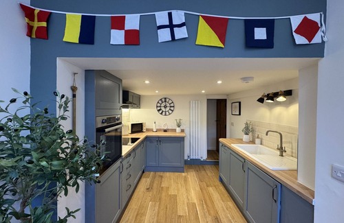 Cowes Ski Chalet | Driftwood House