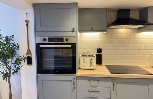 Cowes Ski Chalet | Driftwood House