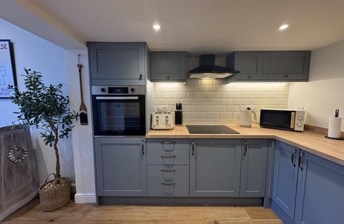 Cowes Ski Chalet | Driftwood House