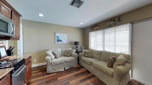 Isles of Capri Apartment | Driftwood Landing 13