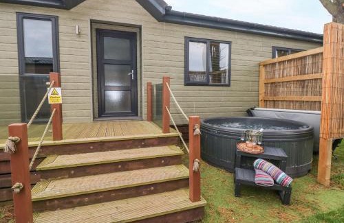 Hasguard Cross House | Driftwood Lodge