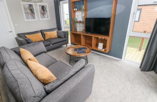 Hasguard Cross House | Driftwood Lodge