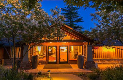 Zion National Park South Entrance Hotel | Driftwood Lodge