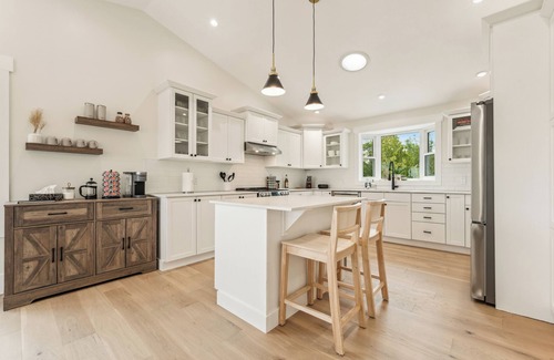 Tobermory Cottage | Driftwood: Luxe Lakefront Retreat w/Sauna & AC - Tobermory