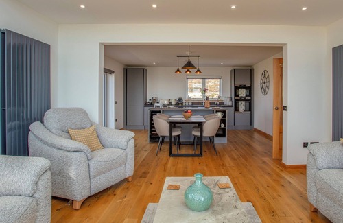 Aisgernis Cottage | DRIFTWOOD, pet friendly, with a garden in Eriskay, South Uist