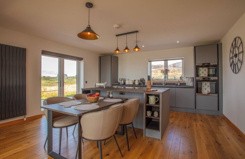 Aisgernis Cottage | DRIFTWOOD, pet friendly, with a garden in Eriskay, South Uist
