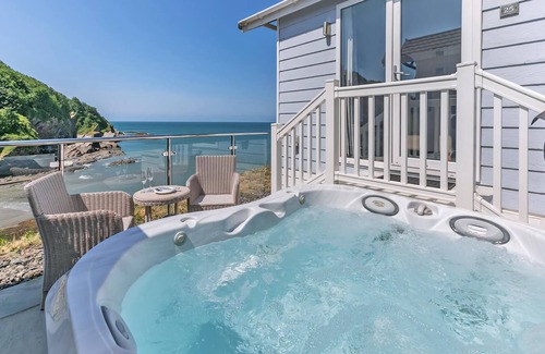 Hele Ski Chalet | Driftwood Premier Sea View Cabin