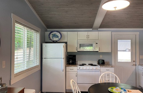 Lake Ozark Condo | DRIFTWOOD SHORES UNIT 2 tropically inspired 2 BR condo close to everything!