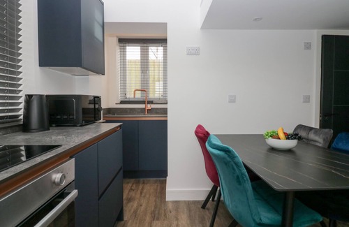 Roosebeck House | DRIFTWOOD STUDIO, pet friendly, with a garden in Barrow-In-Furness