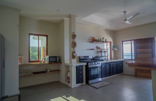 Hopewell Villa | Driftwood Suite: A View to Savor