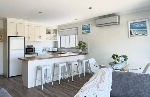 Lakes Entrance Apartment | Driftwood Townhouse 2 Waterfront-Central Location
