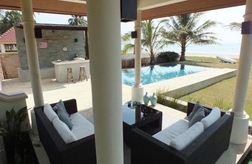 Talingchan Villa | Driftwood Villa