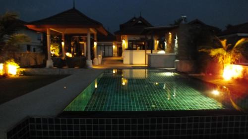Talingchan Villa | Driftwood Villa