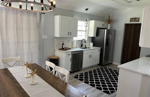 Dripping Springs House | DRIP DROP INN - Stylish Hill Country Home in the Heart of Dripping Springs