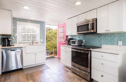 Folly Beach Apartment | Drip Dry Down: Charming Oceanfront 2BR Duplex with Heated Pool!
