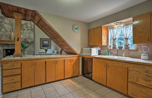 Dripping Springs House | Dripping Springs Home w/Deck, Near Wedding Venue