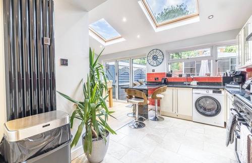 Acresford House | Driveway & Hot Tub | Big & Unique 3 Bed House