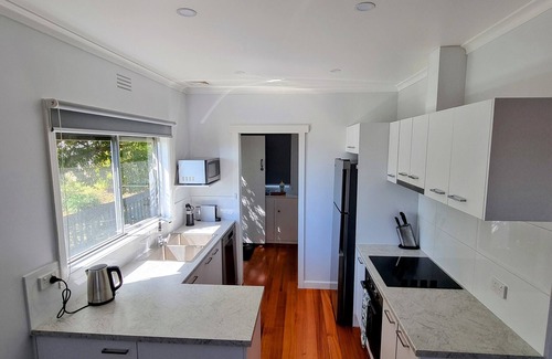 Dromana House | Dromana getaway with a view, air con and wi-fi.
