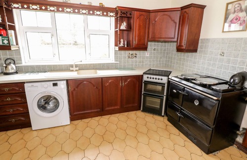 Dromore West Cottage | DROMORE WEST COTTAGE, family friendly in Dromore West, County Sligo