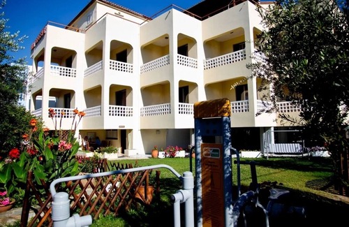 Mavrovouni Apartment | Drossia # 1 - One Bedroom Apartment, Sleeps 5