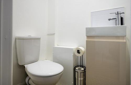 Clayton House | Droylsden Eden - Next to Tram - Free Parking Near Coop- Live & Etihad Stadium