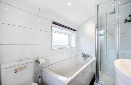 Clayton House | Droylsden Eden - Next to Tram - Free Parking Near Coop- Live & Etihad Stadium