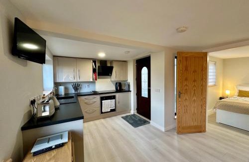 Grogarry Ski Chalet | Druidibeg Cabin, Loch Druidibeg, Isle of South Uist