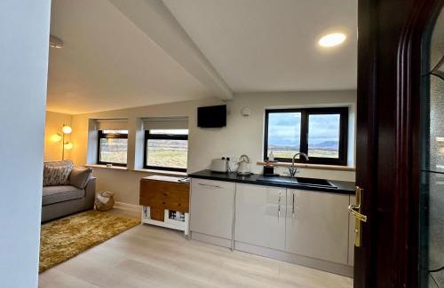 Grogarry Ski Chalet | Druidibeg Cabin, Loch Druidibeg, Isle of South Uist
