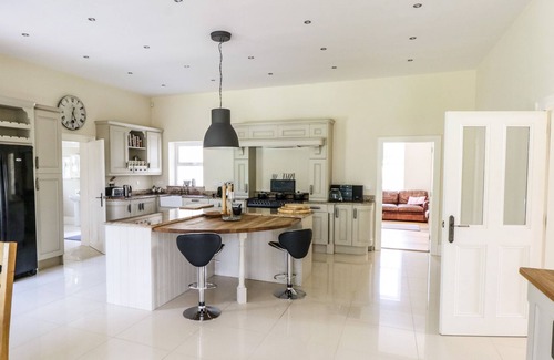 Belturbet Cottage | DRUMLANEY, pet friendly, with open fire in Belturbet, County Cavan