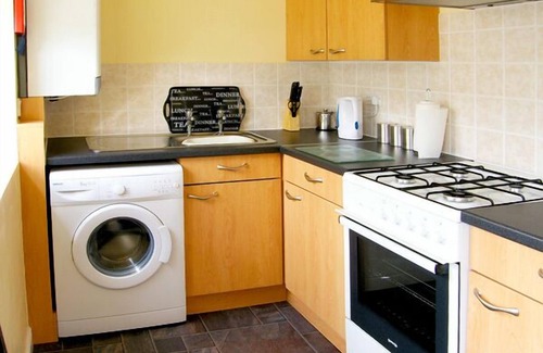 Skinningrove Cottage | DRUMMER COTTAGE, pet friendly, with a garden in Skinningrove