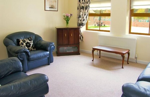 Skinningrove Cottage | DRUMMER COTTAGE, pet friendly, with a garden in Skinningrove