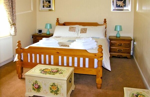 Skinningrove Cottage | DRUMMER COTTAGE, pet friendly, with a garden in Skinningrove