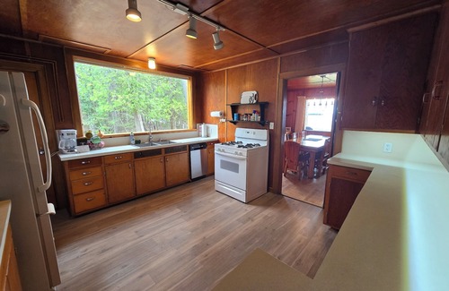 Drummond Cabin | Drummond Island Hotel & Vacation Homes - Lakeside Lodge