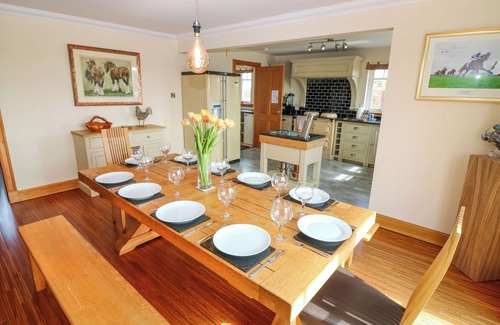 Arbroath Cottage | DRUMMYGAR MAINS, family friendly, with hot tub in Arbroath