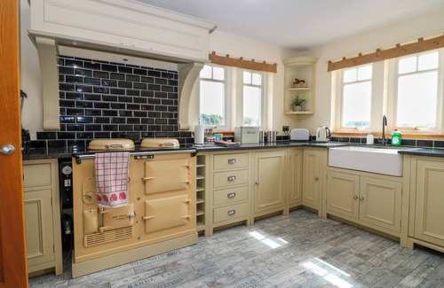 Arbroath Cottage | DRUMMYGAR MAINS, family friendly, with hot tub in Arbroath
