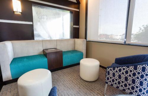 Waldron Hotel | Drury Inn & Suites Kansas City Airport