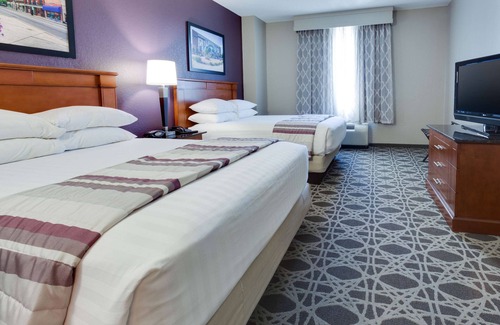 Franklin Hotel | Drury Inn & Suites Middletown Franklin