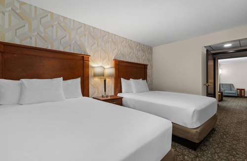 Creve Coeur Hotel | Drury Plaza Hotel St. Louis Creve Coeur