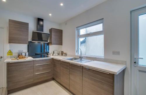 Riverside House | Drws Nesaf Cardiff Townhouse