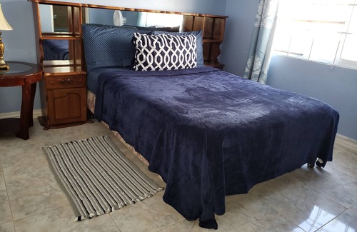 Mandeville House | DSH holiday rooms & rental queen