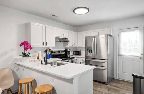 Downtown House | DT/2 Spacious 3BR Suites/FreeParking/SelfCheckin