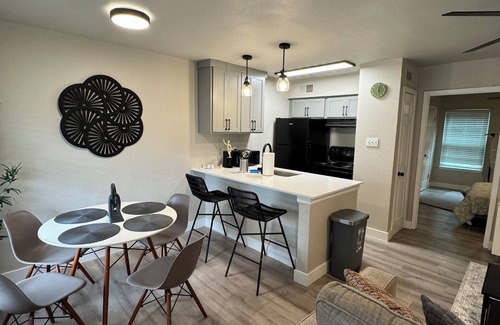 Park Central Apartment | DT Dallas Cityscape Chic l 1BD